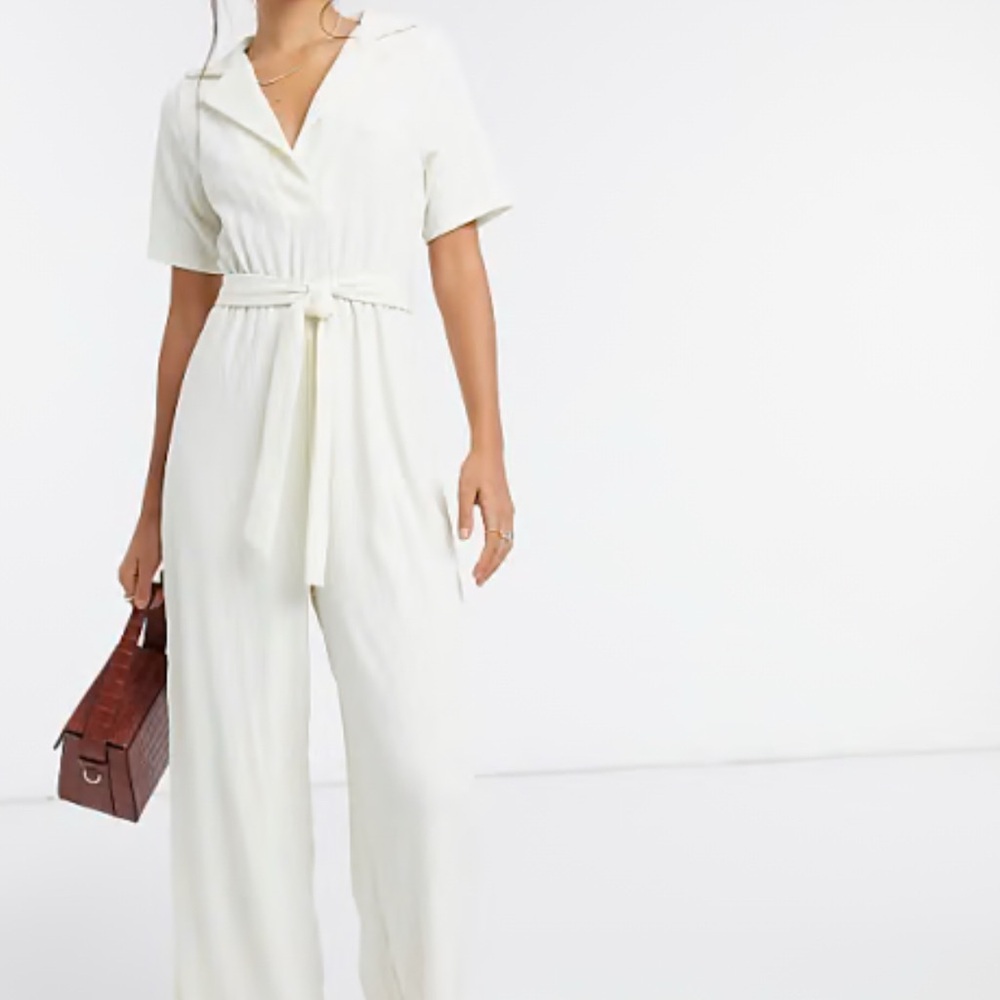 Sophisticated White V-Neck Jumpsuit with Belt
